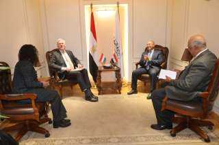 وزير النقل يبحث مع السفير...
