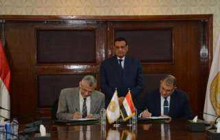 هشام آمنة يشهد بروتوكول تعاون...