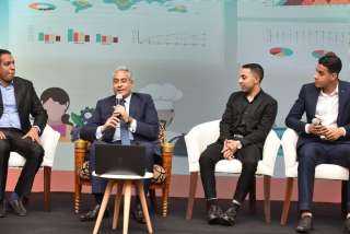 جلسة حوارية بين وزير القوى...