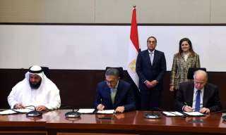 رئيس الوزراء يشهد التوقيع على...