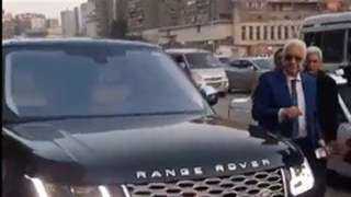 مرتضى منصور يصل منزله بعد...