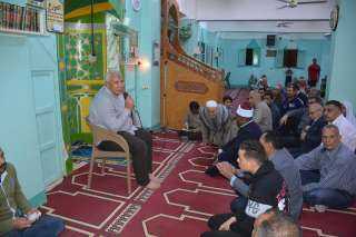 محافظ الوادي الجديد يؤدي التراويح...