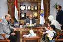 محافظ قنا يواصل استقبال المواطنين...