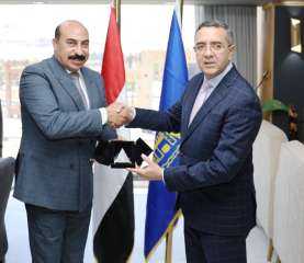أثناء إستقباله السفير الهندى .....