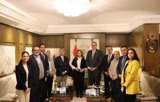 رئيس الرعاية الصحية يبحث التعاون...