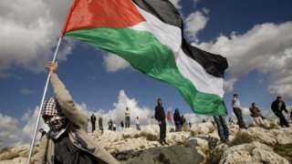 في ”يوم الأرض”.. الفلسطينيون يؤكدون...
