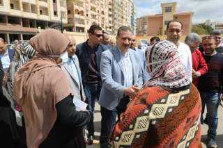 محافظ المنوفية يسلم مساعدات مالية...
