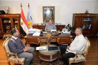 محافظ أسيوط يستعرض إجراءات طرح...