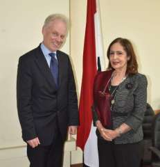 السفيرة  نائلة جبر تلتقى...