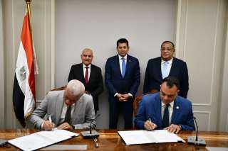وزير الشباب والرياضة يشهد توقيع...