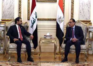رئيس الوزراء يلتقي رئيس مجلس...