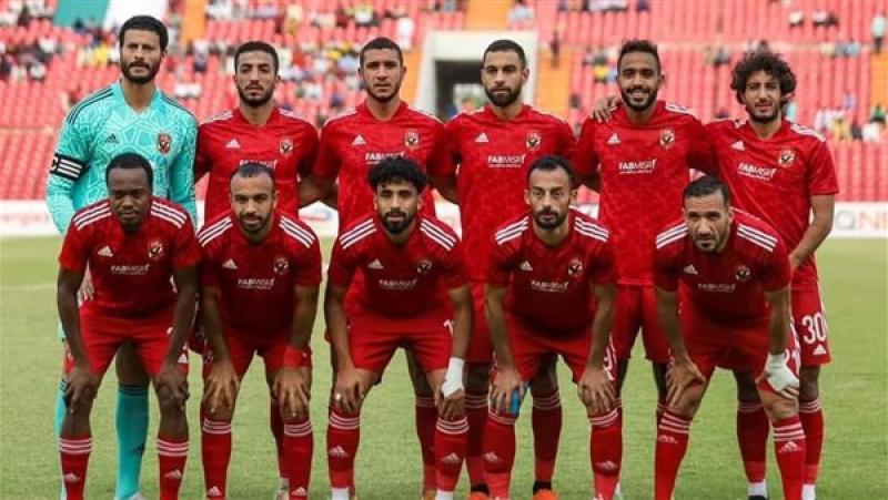 فريق الكرة بالنادي الأهلي