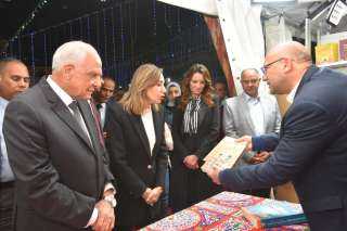 وزيرة الثقافة ومحافظ الجيزة يفتتحان...