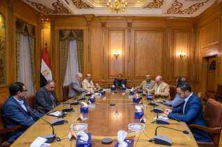وزير الإنتاج الحربي يتابع مستجدات...