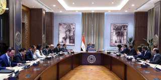 رئيس الوزراء يناقش مقترحات التوسع...