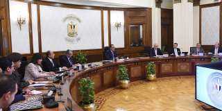 رئيس الوزراء يتابع الموقف التنفيذي...