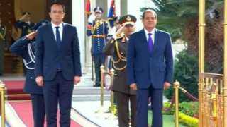 السيسي: مصر ستستضيف قمة ثلاثية...