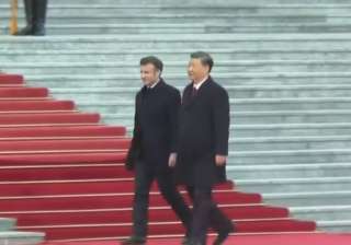 ماكرون يصل إلى الصين بحثا...