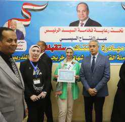 وزير القوى العاملة يتفقد مركز...