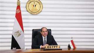 الرئيس السيسي يتفقد معرض الأسرة...