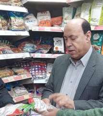 ضبط 2750 عبوة ألبان وشيبسي...