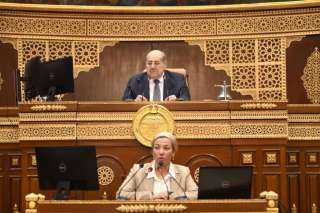 وزير البيئة تستعرض ملامح تعزيز...