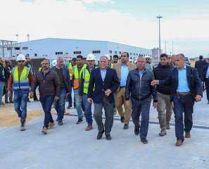 وزير النقل يتفقد مشروع محور...