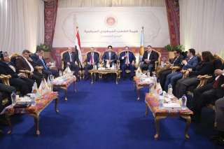 القوى السياسية تشارك في الخيمة...