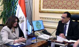 رئيس الوزراء يلتقي وزيرة الهجرة...