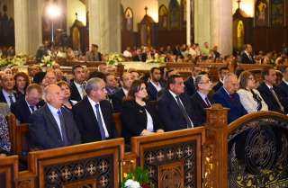 وزيرة الهجرة تشهد قداس عيد...