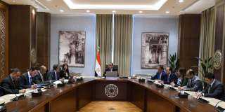 رئيس الوزراء يبحث مع الرئيس...