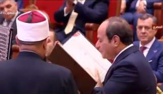 وزير الأوقاف يهدى الرئيس السيسي...
