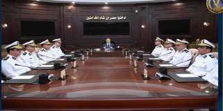 وزير الداخلية يجتمع بعدد من...