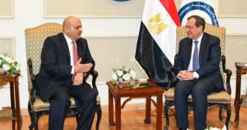 الوزير والأمين العام خلال اللقاء
