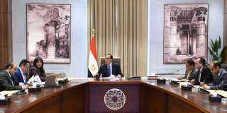 رئيس الوزراء يتابع الموقف التنفيذى...