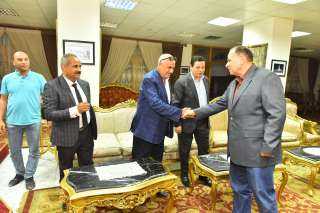 محافظ أسيوط يلتقى أمين تنظيم...