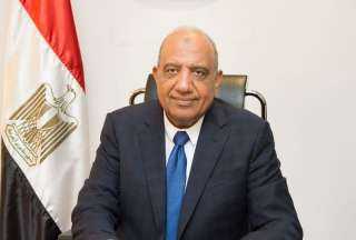وزير قطاع الأعمال العام يستعرض...