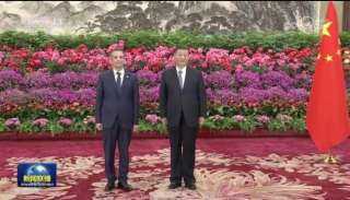 السفير المصري في الصين يقدم...