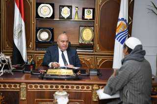 محافظ قنا يستأنف إستقبال المواطنين...