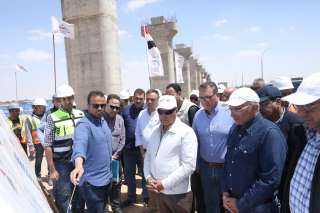 وزير النقل يتفقد مواقع العمل...