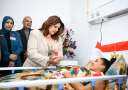 وزيرة الهجرة تزور الطالبين المصابين...