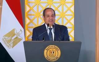 السيسي لـ المصريين: طول ما...