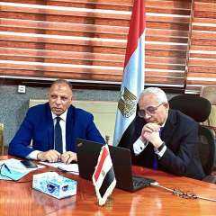 وزير التربية والتعليم يعقد اجتماعا...