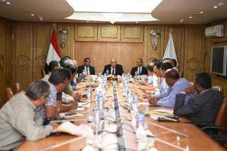 محافظ قنا يعقد اجتماع طارئ...