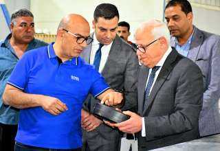 محافظ بورسعيد يتفقد مصنع إنتاج...