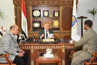 محافظ قنا يواصل إستقبال المواطنين...