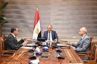 وزير الرى يتابع أعمال وأنشطة...