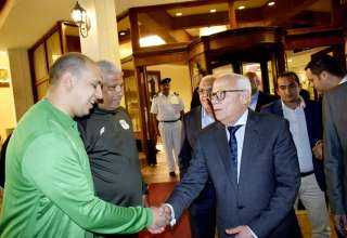 محافظ بورسعيد يلتقى بالجهاز الفنى...