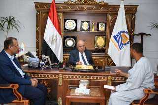 محافظ قنا يستقبل 50 مواطن...