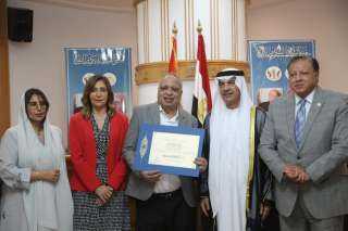 وزيرة الثقافة وسفيرة الإمارات ورئيس...